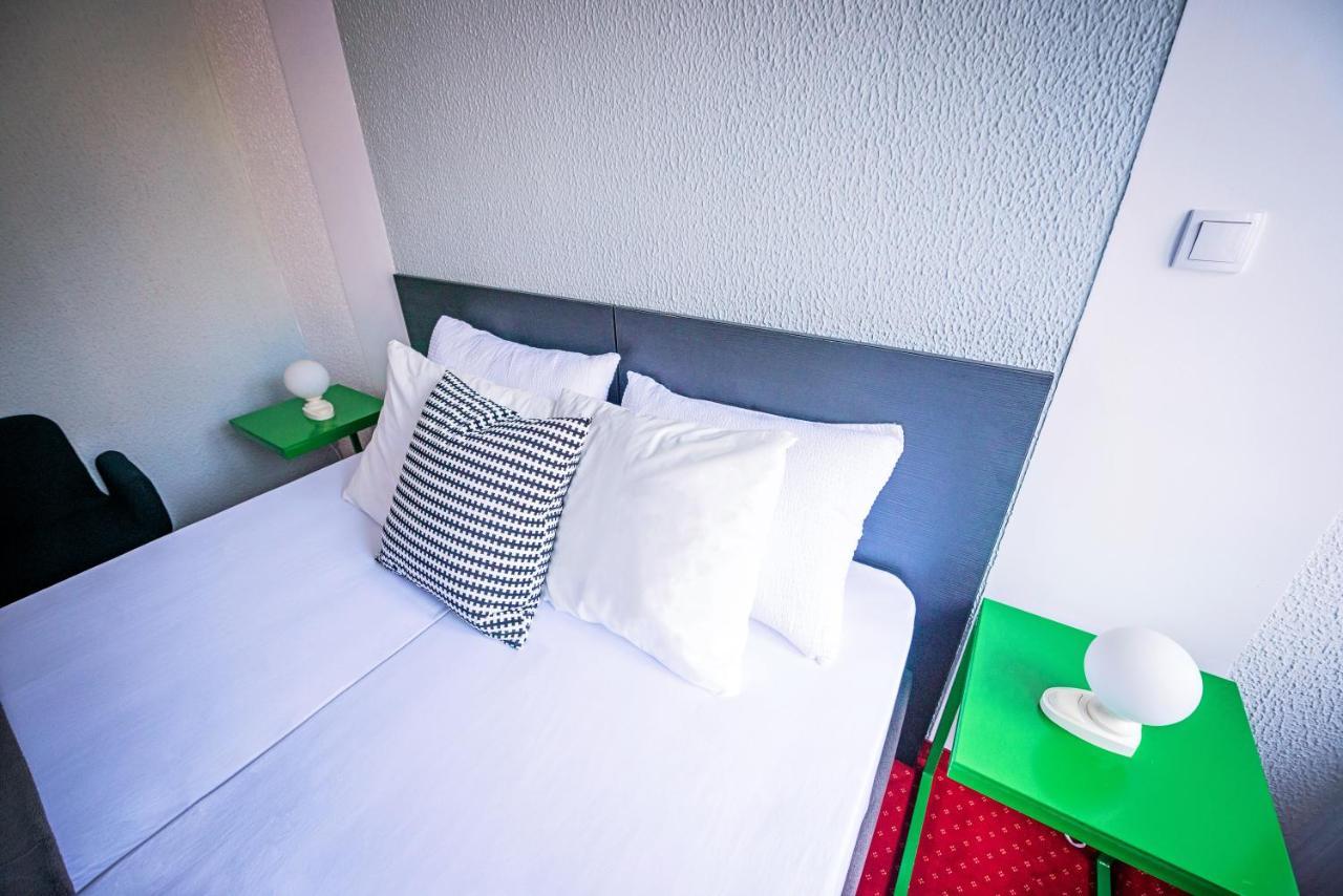 Pb Urban Garden Stay With Secured Parking スレムスカ・ミトロヴィツァ エクステリア 写真
