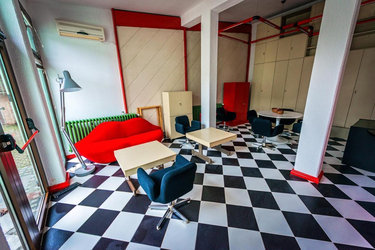 Pb Urban Garden Stay With Secured Parking スレムスカ・ミトロヴィツァ エクステリア 写真