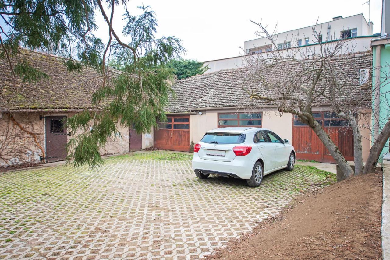 Pb Urban Garden Stay With Secured Parking スレムスカ・ミトロヴィツァ エクステリア 写真